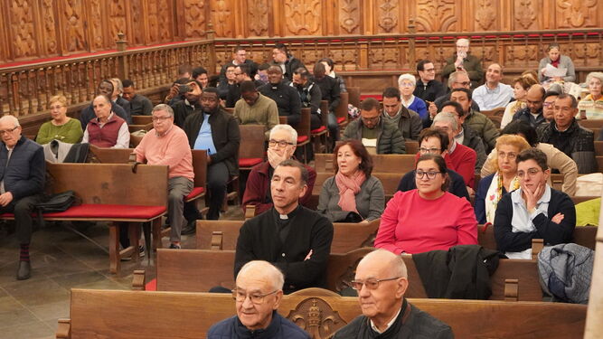 Público asistente a la conferencia de José San José