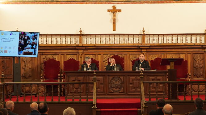 Un momento de la disertación del decano José San José Prisco