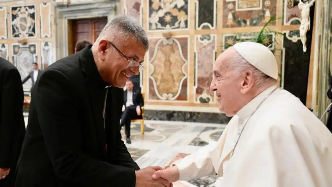 Obispo de Danlí, José Antonio Canales, junto al papa Francisco