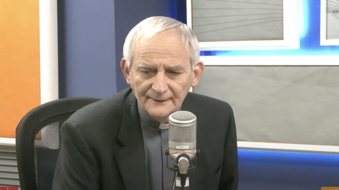Zuppi, en los estudios de la radio vaticana