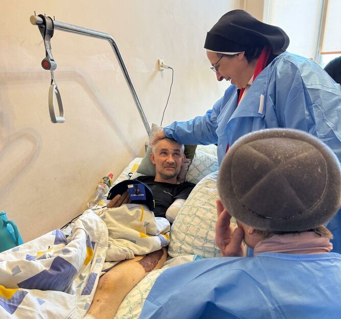 Sor Lucía Caram, con los enfermos