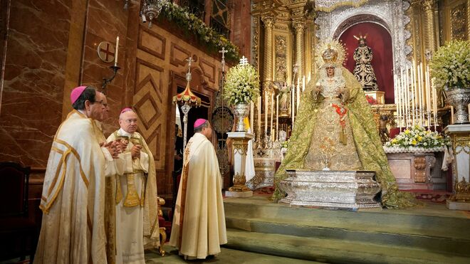 La Virgen de la Esperanza Macarena, distinguida con la Rosa de Oro