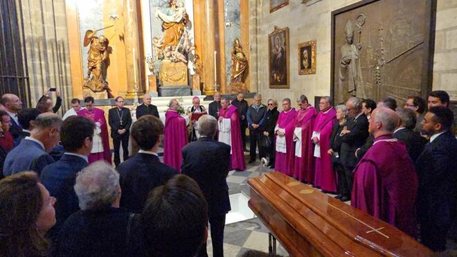 Responso por el cardenal Ayuso