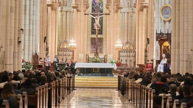 Vigilia de la Inmaculada en la catedral de La Almudena