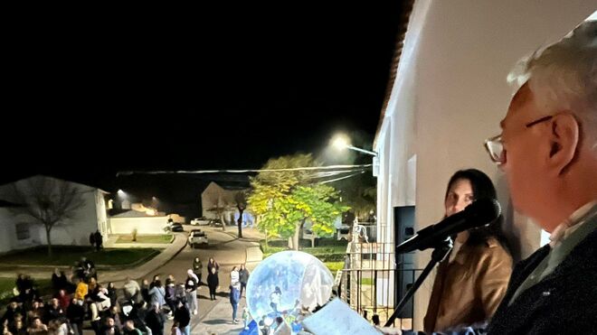 El pregón del cura en el encendido navideño de Gaudajira