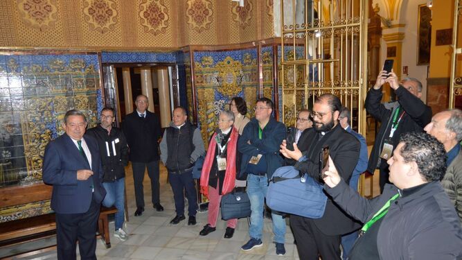 Visita a una de las hermandades sevillanas