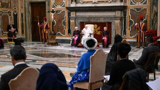 Audiencia a los nuevos embajadores en la Santa Sede