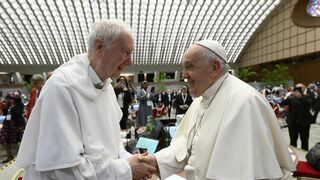 El neocardenal dominico Radcliffe, con el Papa