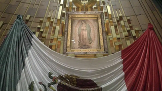 La bandera de México, en la basílica de Guadalupe