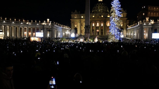 Inauguración del belén en la plaza de San Pedro