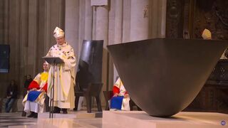 El arzobispo de París en la consagración del altar de Notre Dame