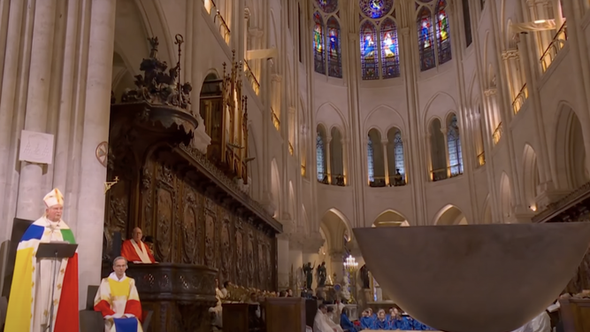 El arzobispo de Paris en la consagración del altar de Notre Dame