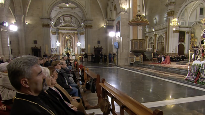 Los familiares de las víctimas de la DANA, en la catedral de Valencia