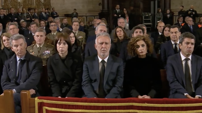 Los políticos, en primera fila