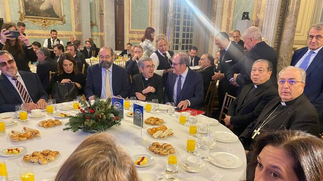 Argüello, Gabilondo, el Nuncio y García Magán, en el Desayuno