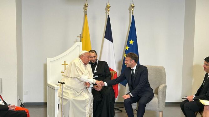 Macron, con Francisco