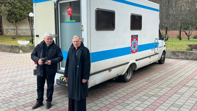 Krajewski, en Lyiv, con el hospital móvil