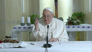 El ángelus de Francisco desde la capilla de la Residencia Santa Marta
