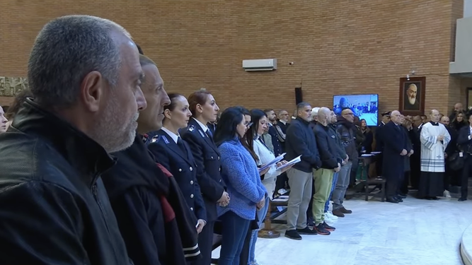 Internos y personal de Rebibbia, juntos en la apertura de la Puerta Santa