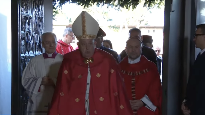 El Papa entró por la Puerta Santa de Rebibbia