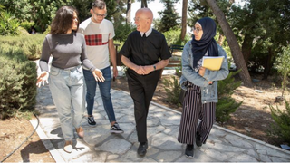 Jóvenes de la Universidad de Belén
