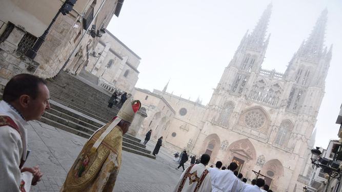 Iceta, en procesión por las calles de Burgos
