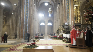 Monseñor Prieto en la tradicional ofrenda al Apóstol Santiago