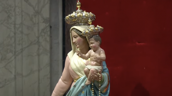 La Madre de Dios, con el Niño en brazos en la basílica de San Pedro