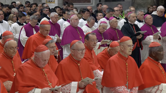 Parolin y otros cardenales, en el Te deum