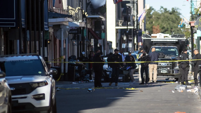 La calle -acordonada por la policía- donde se produjo el atentado