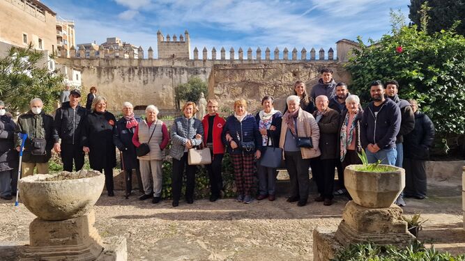 Voluntarios e invitados a la cena de Nochebuena en el monasterio las jerónimas del Mallorca