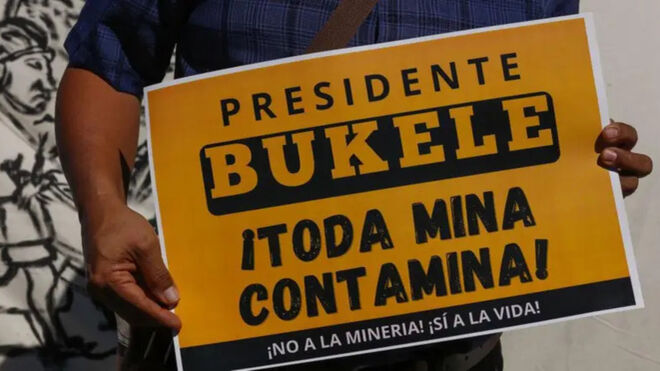 Protesta contra la ley impulsada por Bukele