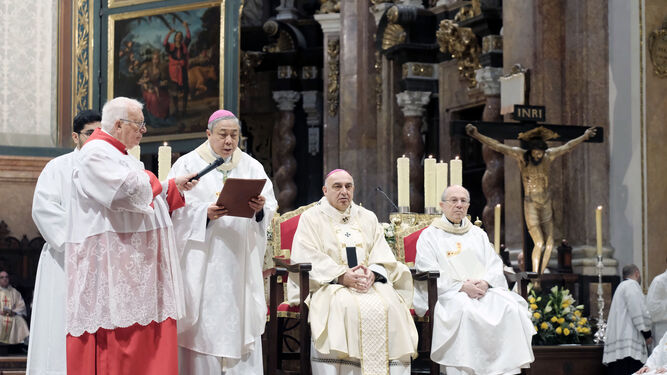 El Nuncio lee las cartas de nombramiento episcopal