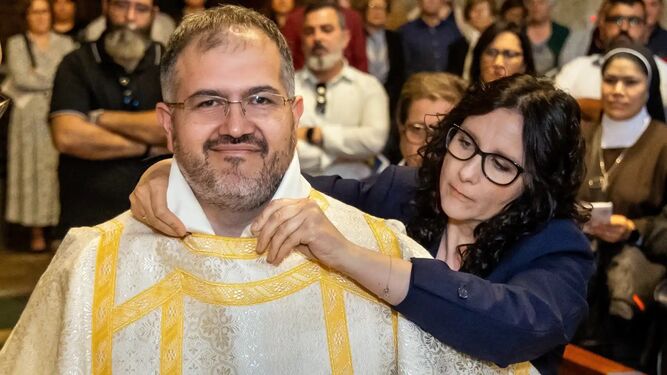 ¿Al ordenarse diácono un casado también hace celibato?