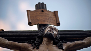 Jesús crucificado no aparece hasta el siglo V d.C.