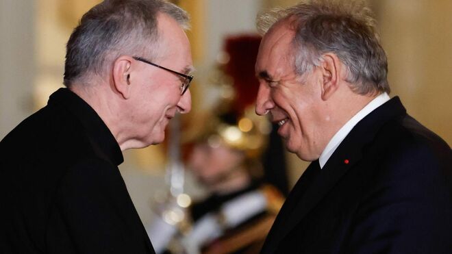 El cardenal Parolin con el Primer Ministro francés, François Bayrou