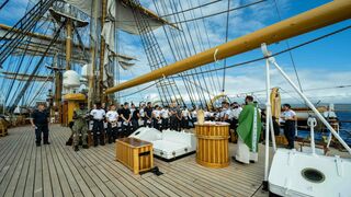 Misa a bordo del buque escuela italiano