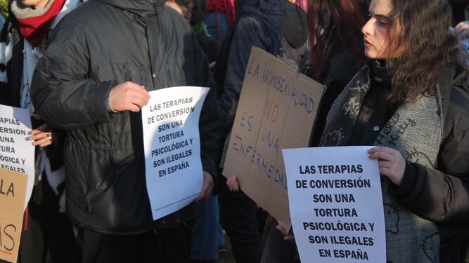 Protestas en Cuenca contra las terapias de conversión
