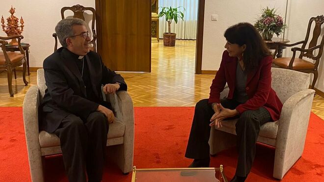 La ministra de Igualdad, con el presidente de la CEE