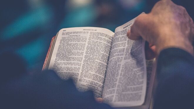 Leyendo la Biblia