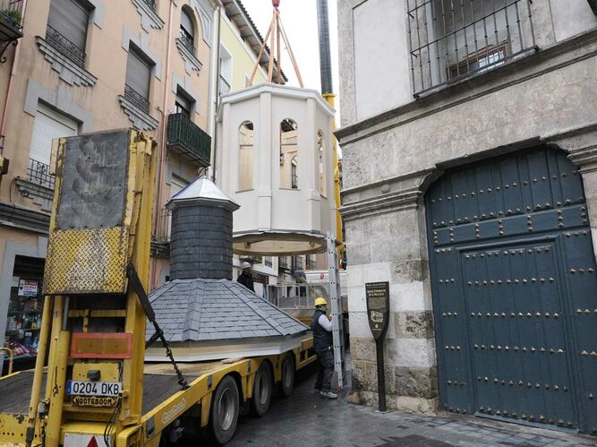 Traslado de la linterna por las calles de Valladolid