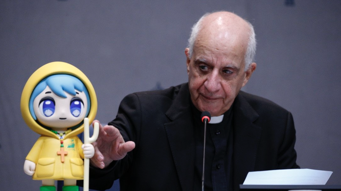 La mascota 'Luce', con Fisichella, el coordinador del Jubileo 2025