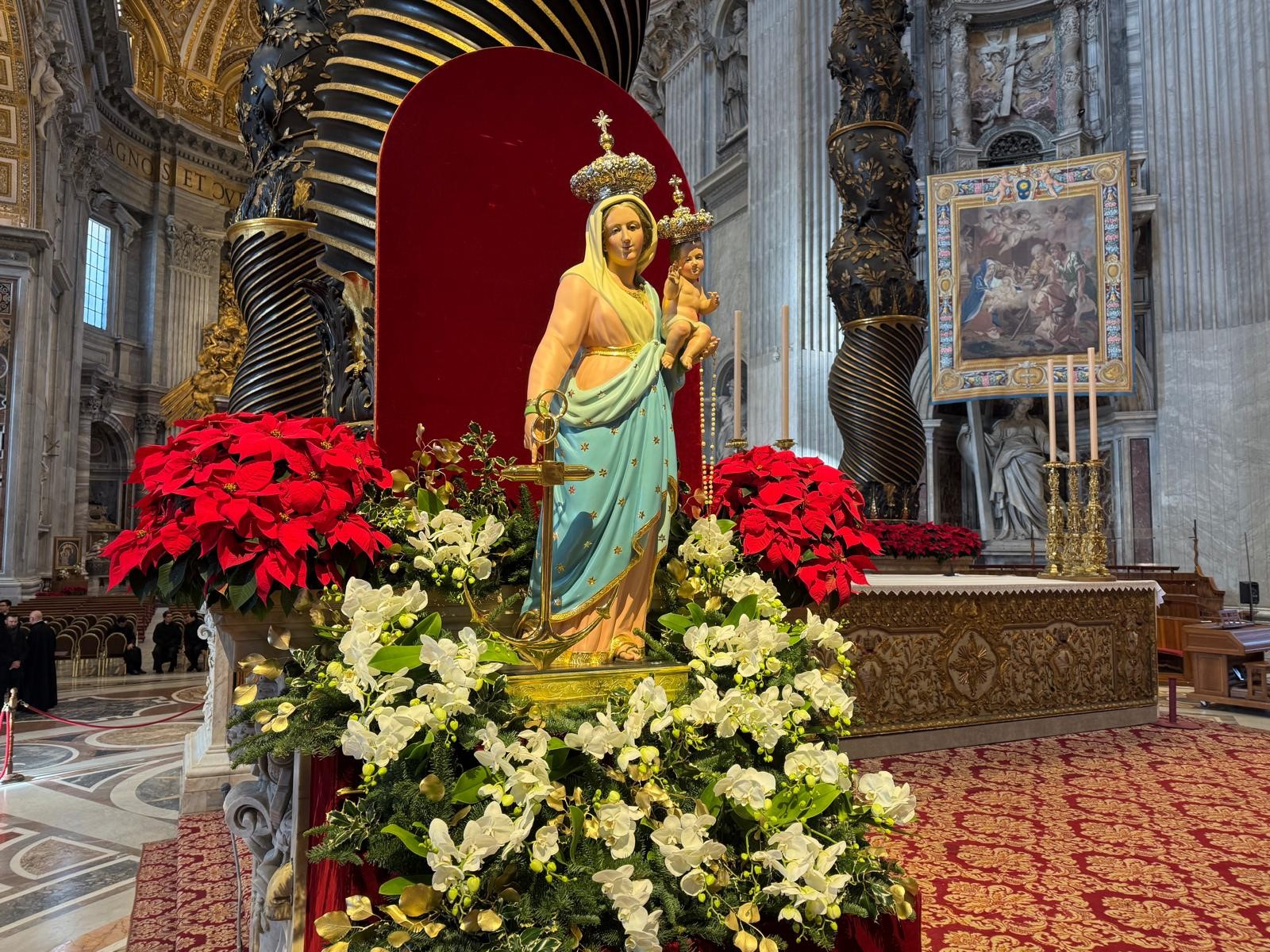 Santa Maria de la Esperanza cerca del altar mayor