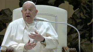 Francisco dejó su discurso de nueve páginas e improvisó unas palabras