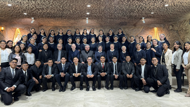 Foto de grupo de las misioneras
