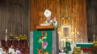 Monseñor Carlos Aguiar en la Basílica de Guadalupe