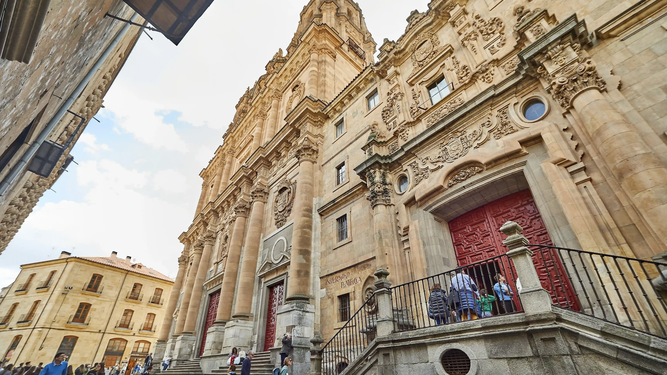 Fachada de la Pontificia de Salamanca