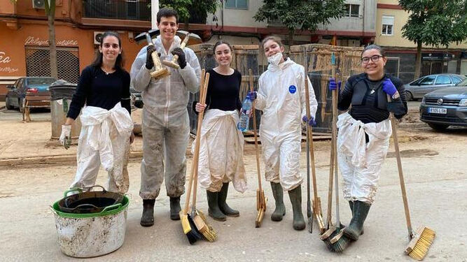 Jóvenes de Madrid, solidarios en la DANA