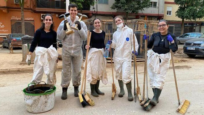 Jóvenes de Madrid, solidarios en la DANA