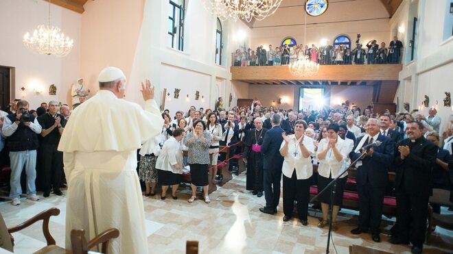Francisco durante su viaje apostólico a Albania en el 2014